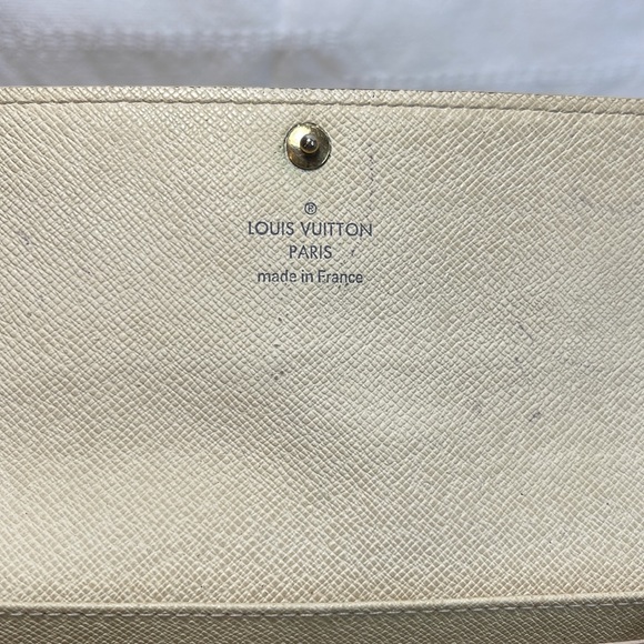 AUTHENTIC LV damier azur wallet (Sarah) - Picture 7 of 12